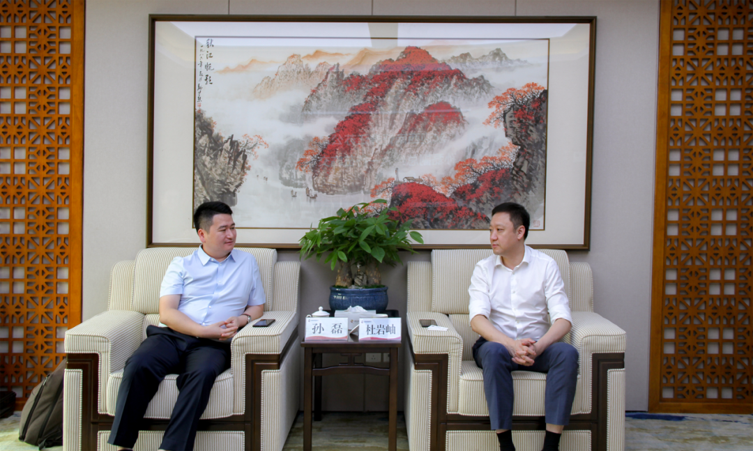 西安投資控股黨委書記、董事長杜巖岫會見西南證券江蘇分公司副總經(jīng)理一行
