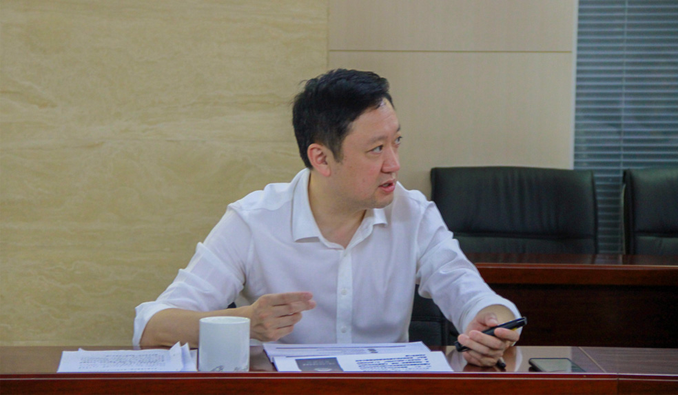 杜巖岫同志參加支部活動(dòng)，為黨員講授黨課