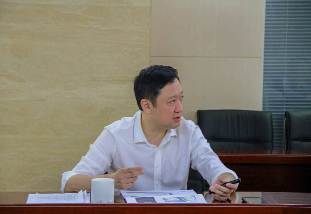 杜巖岫同志參加支部活動，為黨員講授黨課