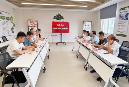 麻江縣縣委副書記、縣人民政府縣長楊興濤一行到頤信養(yǎng)老公司進行康養(yǎng)項目考察